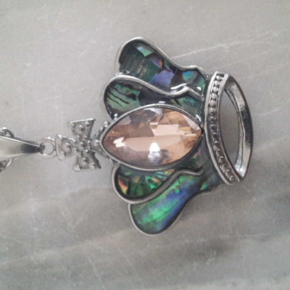 Fashion Jewelry Abalone and Rhinestone King / Queen  Crown Pendant with Chain
